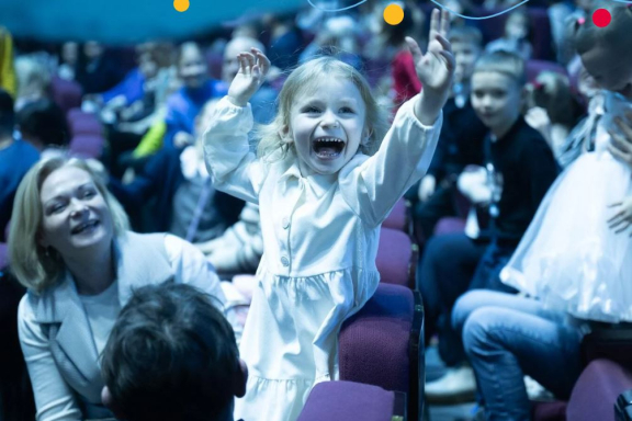 ЁЛКА ТЕЛЕКАНАЛА МУЛЬТ. КОЛЕСО ЧУДЕС