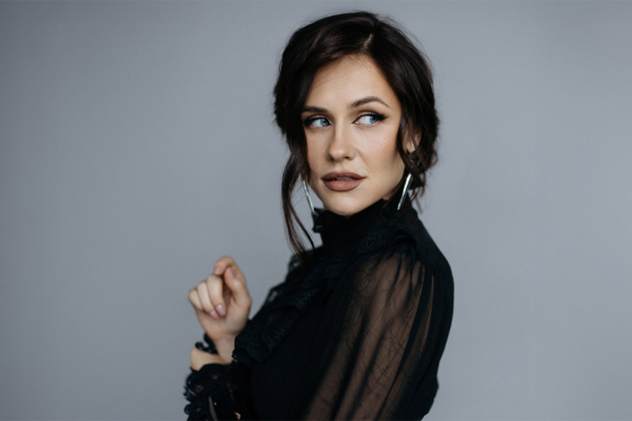 &Ocy;&lcy;&softcy;&gcy;&acy; &Mcy;&acy;&lcy;&acy;&shchcy;&iecy;&ncy;&kcy;&ocy;&period; Stand Up &Vcy;&ocy;&rcy;&ocy;&ncy;&iecy;&zhcy;